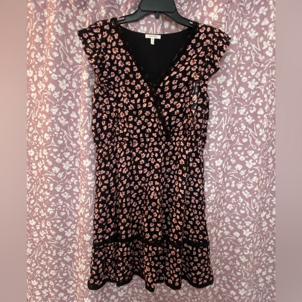 (S3) Maurices L Black/Pink Floral Lace & Ruffle Detail Sleeveless Skater Dress